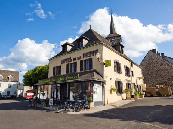 hotel-restaurant-de-la-poste-saint-sauves-d_auvergne